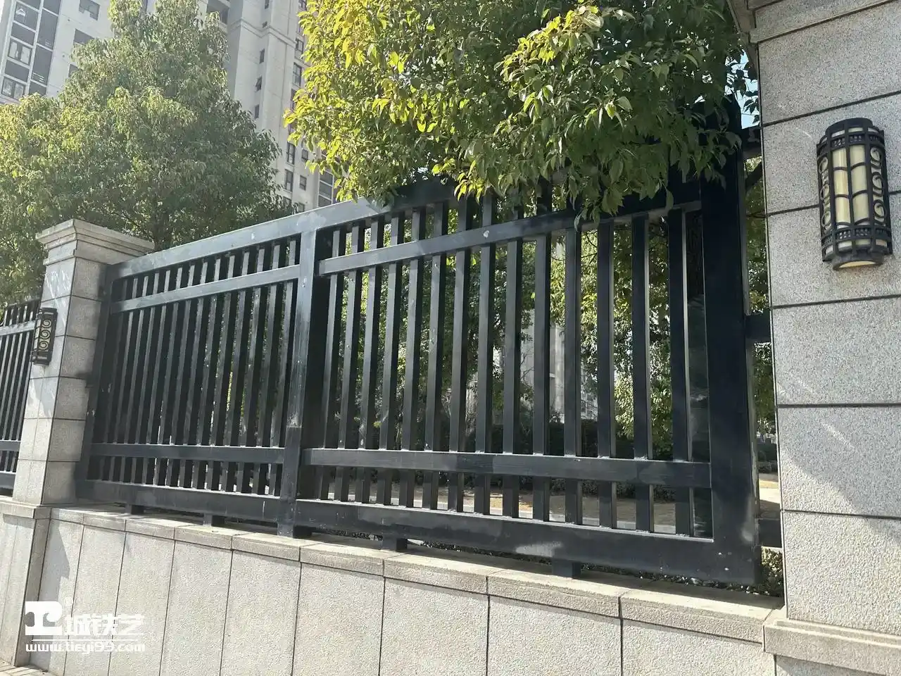 如何判断铁艺围墙护栏是否符合自己的审美要求，与小院的整体风格是否相符