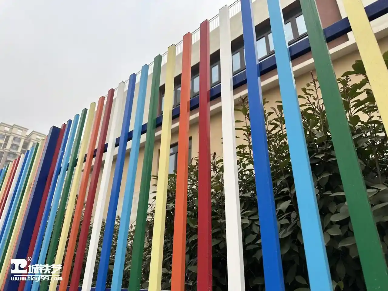 哪种涂层最适合铁艺护栏？——从耐候性和美观性讨论铁艺护栏的涂层选择
